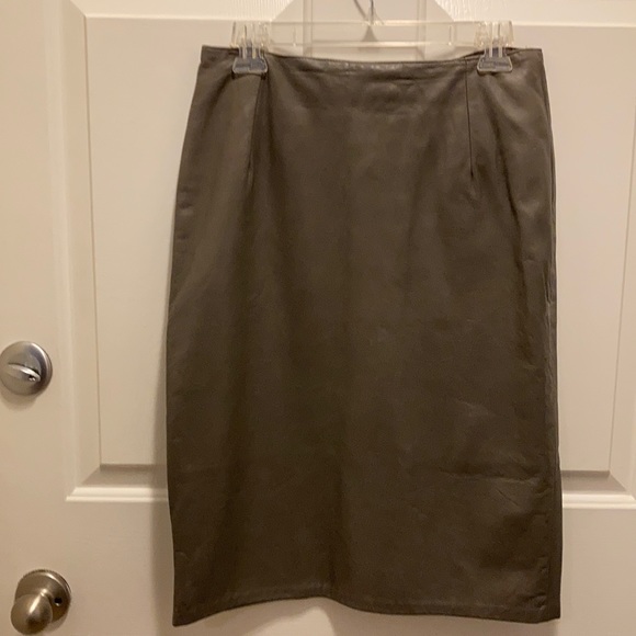 Liz Roberts Robert Elliot Dresses & Skirts - Vintage Liz Roberts Robert Elliot. Grey leather pencil skirt. Very soft.